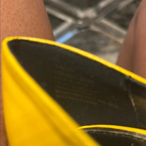 Scene Weaver Yellow and Gold Stiletto Heels with Serpent Embellishment nwot - Picture 8 of 10